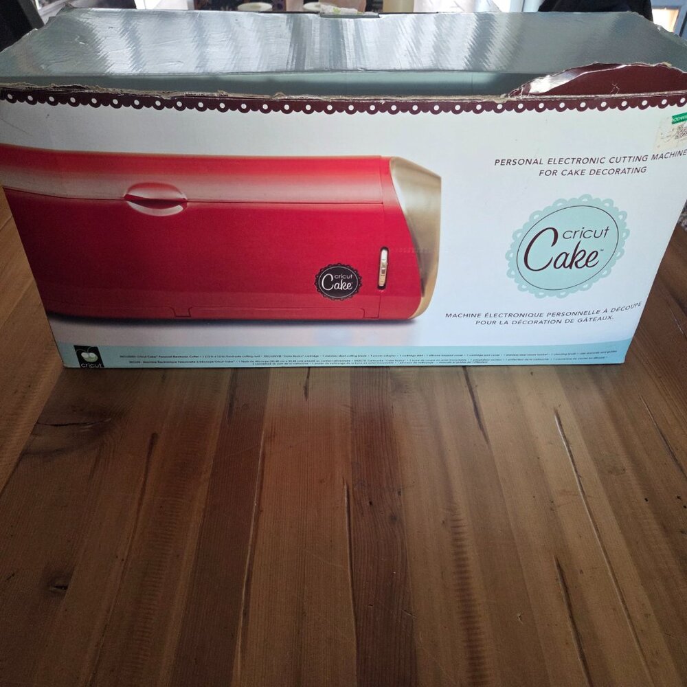 Cricut Cake Decorating Machine With Cake Tools